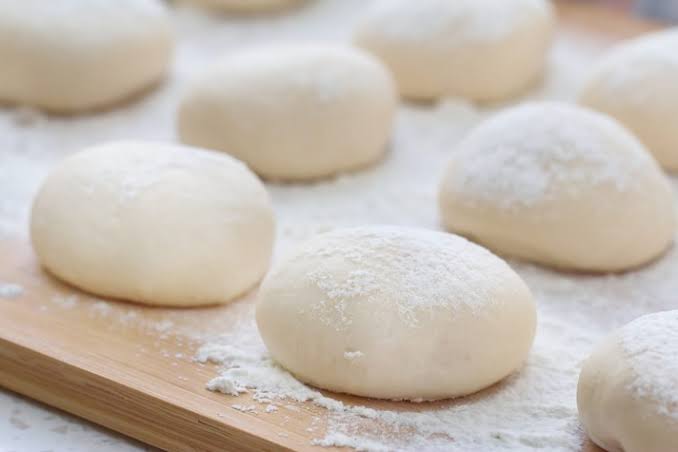 Quante ore di lievitazione servono per una pizza davvero digeribile?